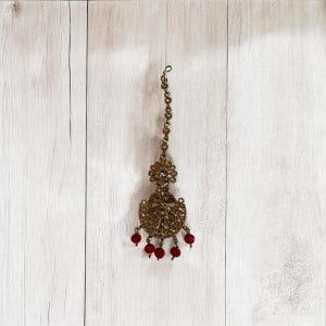 Traditional Indian Gold Tikka with Green Beads or Red Beads – Bridal Maang Tikka Jewelry