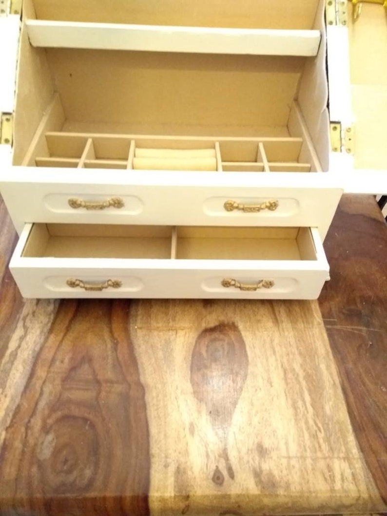 Jewellery box.