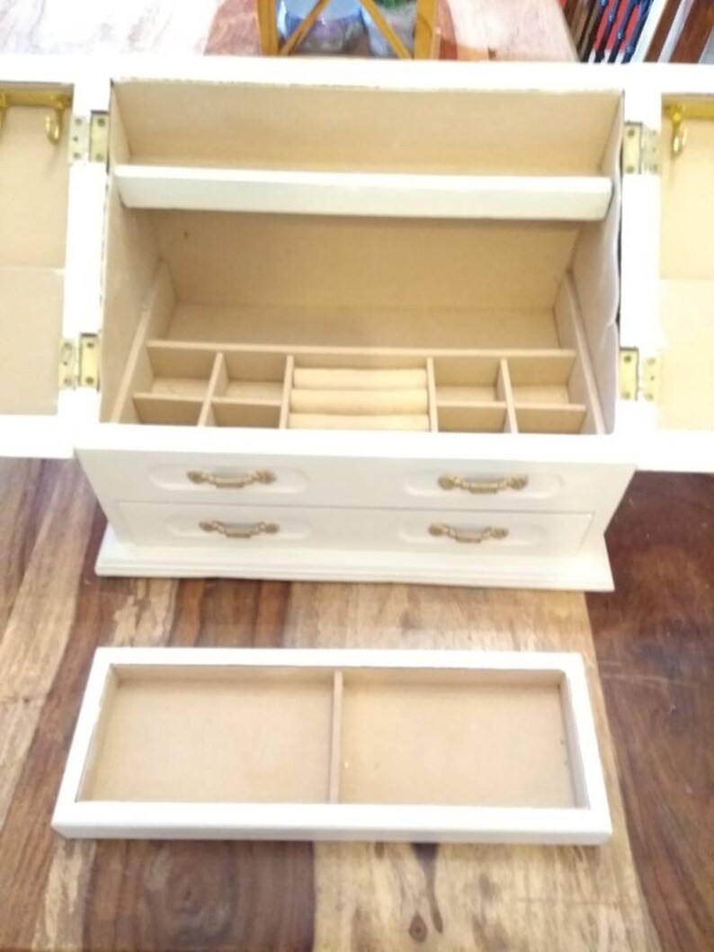 Jewellery box.