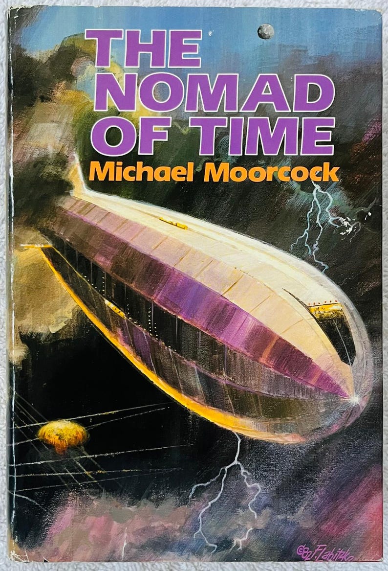 Puede incluir: Portada del libro "The Nomad of Time" de Michael Moorcock. La ilustraci&oacute;n muestra un dirigible morado y dorado contra un cielo oscuro y tormentoso con rel&aacute;mpagos. El t&iacute;tulo est&aacute; en letras moradas grandes.