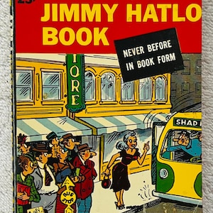 Può includere: Copertina di fumetto vintage intitolata "The New Jimmy Hatlo Book". La copertina presenta un'illustrazione colorata di una scena cittadina con un autobus, persone e il testo "Never Before In Book Form".