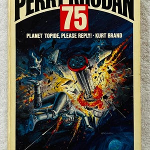 以下が含まれることがあります： SF小説「ペリーローダン75」のヴィンテージペーパーバックの表紙。宇宙船が爆発し、宇宙服姿の人物が描かれたSFイラスト。テキストには「625の冒険がまだある」と著者の名前が含まれています。