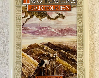 J. R. R. TOLKIEN - The Two Towers - 1983 Houghton Mifflin Hardcover in Dj