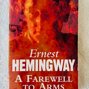 ERNEST HEMINGWAY - A Farewell To Arms - 1994 UK Paperback