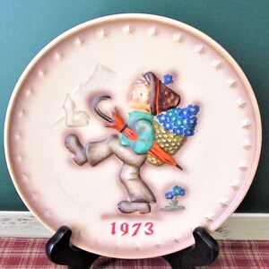 1973 MJ HUMMEL 3rd Annual PLATE in Bas Relief 7 1/2&quot; Goebel Annual Plate with Original Box West Germany