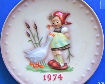 1974 MJ HUMMEL Annual PLATE in Bas Relief Goebel Annual Plate with Original Box Collectible Plate