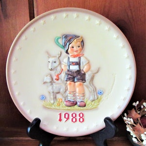 1988 MJ HUMMEL Annual PLATE in Bas Relief Goebel Annual Plate with Original Box Collectible Plate