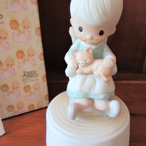 1981 PRECIOUS MOMENTS Jonathan and David Enesco Musical Ornament "The Purr-fect Grandma" Porcelain Figurine with Original Box Item E-7184