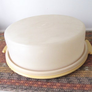  Tupperware 12 Pie Round Keeper Cake Taker Aqua Blue : Home &  Kitchen