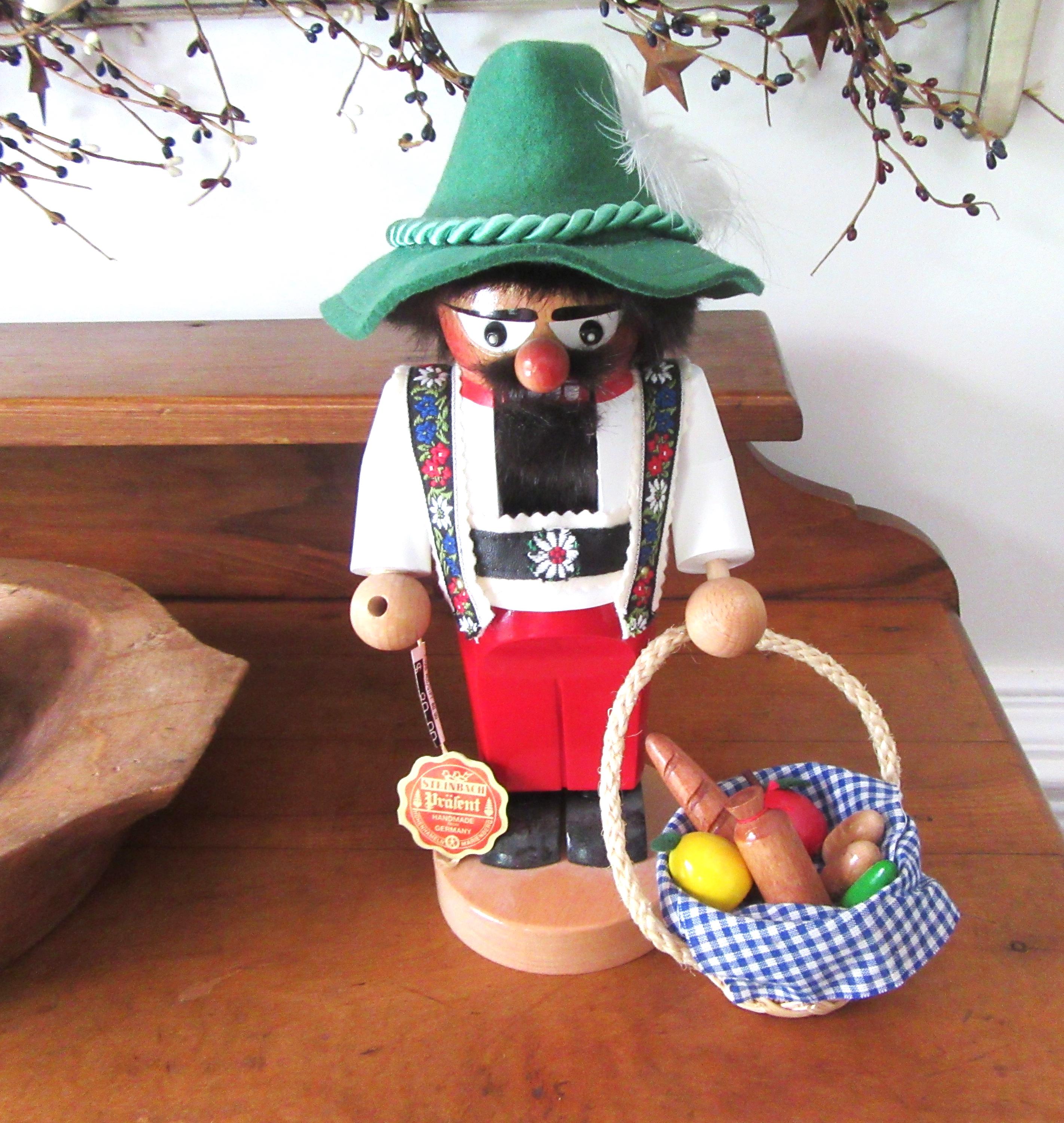 Vintage Steinbach Volkskunst Nutcracker: Handmade German  display picture 1