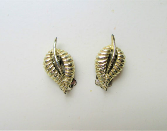1950's Vintage SIGNED CORO JEWELRY / Clip On Earr… - image 5