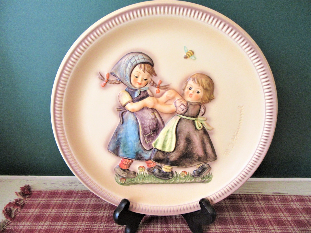 1980 MJ Hummel Annual Plate: Spring Dance Bas Relief, Goebel - Main Image