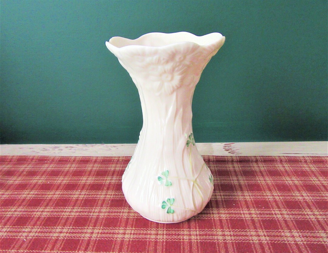 Vintage BELLEEK DAISY VASE With Shamrocks 1932 Ireland Etsy