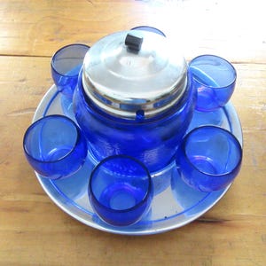 1930&#39;s Vintage Hazel Atlas Cobalt Blue Royal Lace Depression Glass Hot Toddy or Cider Set / Metal Lid / Tray and 6 Roly-Poly Glasses