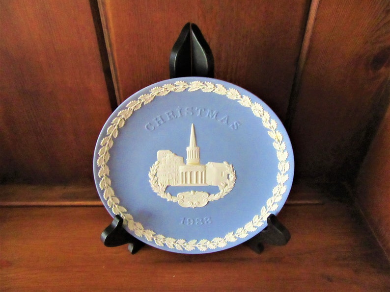 1983 WEDGWOOD CHRISTMAS PLATE Jasperware Christmas Plate with Original Box All Souls London Blue and White Plate
