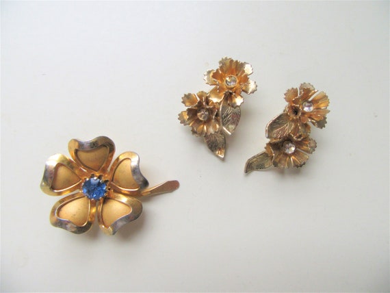 Vinitage 1950's SIGNED CORO JEWELRY / Clip on Flo… - image 1