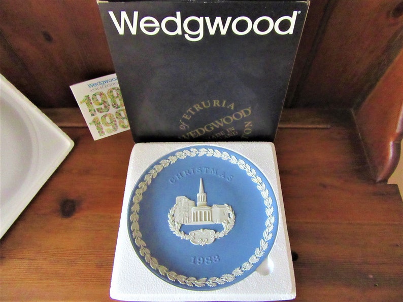 1983 WEDGWOOD CHRISTMAS PLATE Jasperware Christmas Plate with Original Box All Souls London Blue and White Plate