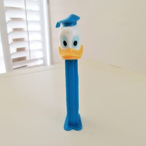 1970&#39;s DONALD DUCK PEZ Dispenser / Walt Disney / Candy Dispenser / Vintage Toy