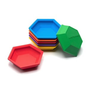 Stackable Hexagon Board Game Token Trays – Modular Resource Organizers with Dividers in Custom Colors