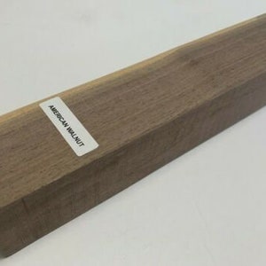 Uma peça de torneamento em branco de tamanho 1-1/2&quot; x 1-1/2&quot; x 6&quot; polegadas, quadrados de torneamento em branco adequados para torneamento de madeira