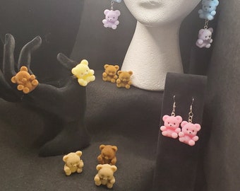 Pequeños pendientes, anillos, prendedores y llaveros de osito de peluche en miniatura. ENVÍO GRATIS. Teddycore Kidcore Kawaii Kawaiicore Soft Pastel Bubble Goth Punk