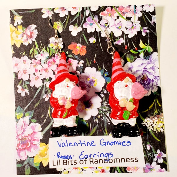 Orecchini GNOME san Valentino / Whimisical Romantic Gnomies / Pastel Punk Goth Hobbit Estetica Heartcore Cupidcore Gnomecore Cottagecore