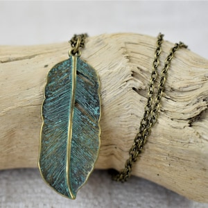 Feder Anhänger Halskette in Bronze Patina, Schmuck Geschenk für Frau
