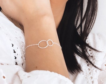 interlocking bracelet | silver dainty bracelet | friendship bracelet | women bracelet gift | entwined circle bracelet | 15mm + 10mm
