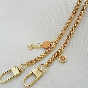 collier louis vuitton multi chaine en metal dore logo