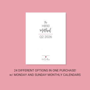 Puede incluir: Una agenda blanca con el texto "The HB90 Method Q2 2026" en escritura negra y roja. La agenda incluye el texto "¡24 OPCIONES DIFERENTES EN UNA COMPRA! con CALENDARIOS MENSUALES DE LUNES Y DOMINGO" sobre un fondo rosa.