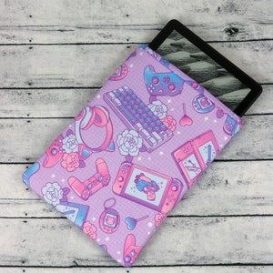 Gamer Girl Kindle Paperwhite-fodral | Bokinspirerad present | Läspresent | Vadderad fodral | Bokpresent | E-läsarfodral | Kindle-omslag | Kawaii