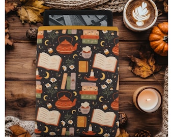 Sweet Bookish Dreams Kindle Paperwhite Sleeve | Book Gift | Bookish Gift | Reader Gift | Moon | Tea | Daisies | Books | Candles