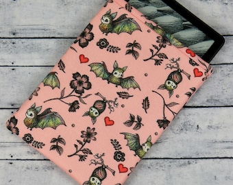 Bats Hearts & Flowers Kindle Paperwhite Sleeve | Reader Gift | Book Gift | Padded E-reader Sleeve | Kindle Cover | Bibliophile