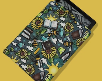 Bees Books and Sunflowers Kindle Paperwhite Sleeve | Bookish Gift | Kindle Sleeve | Padded Sleeve | E-reader Sleeve