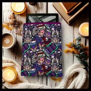 Cartas del Tarot de los Libros / Los Tropos / Funda para Kindle Paperwhite / Colorsoft / Regalo para los Libros / Funda para Kindle / Funda Acolchada / Regalo de Libro