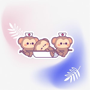 Peut inclure: Un autocollant représentant trois singes de dessin animé. Deux singes portant des chapeaux d'infirmière portent une cuve blanche, tandis que le troisième singe se repose à l'intérieur. Les singes sont bruns avec des visages bronzés et des yeux noirs. Une croix rouge est sur les chapeaux d'infirmière.