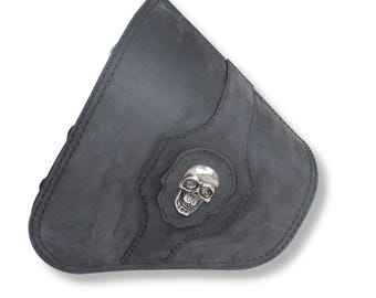 Schwarze Leder-Satteltasche mit Totenkopfmotiv für Harley Davidson Softail Breakout Fatboy