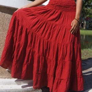 Saia de algodão vermelha * Boho longo * Maxi em camadas evasê * Cor lisa sólida * Cós profundo elástico