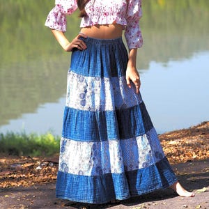 Saia azul de algodão macio * Efeito desbotado * Estilo jeans * Maxi floral * Tamanhos médio e grande