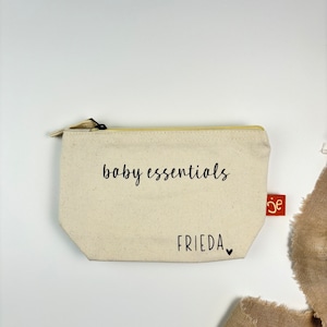 personalisierte Windeltasche "baby essentials" als Geschenkidee zur Geburt, Kosmetiktasche