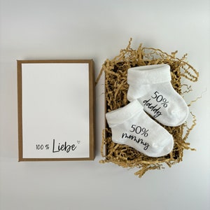 Babysocke in Geschenkbox zur Verkündung der Schwangerschaft, 100% Liebe