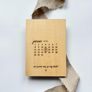 Postkarte mit Kalender aus Holz "Vorfreude" als Schwangerschaftsankündigung mit Geburtsdatum Baby als Geschenkidee