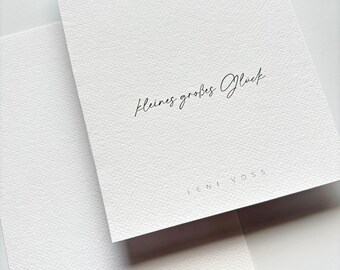Mutterpasshülle - Kleines großes Glück | Liebevolles Schwangerschaftsgeschenk | Mutterpassumschlag mit Namen