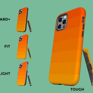 Puede incluir: Cuatro fundas de tel&eacute;fono diferentes con un dise&ntilde;o degradado naranja y amarillo. Las fundas est&aacute;n etiquetadas como "CARD+", "FIT", "LIGHT" y "TOUGH".