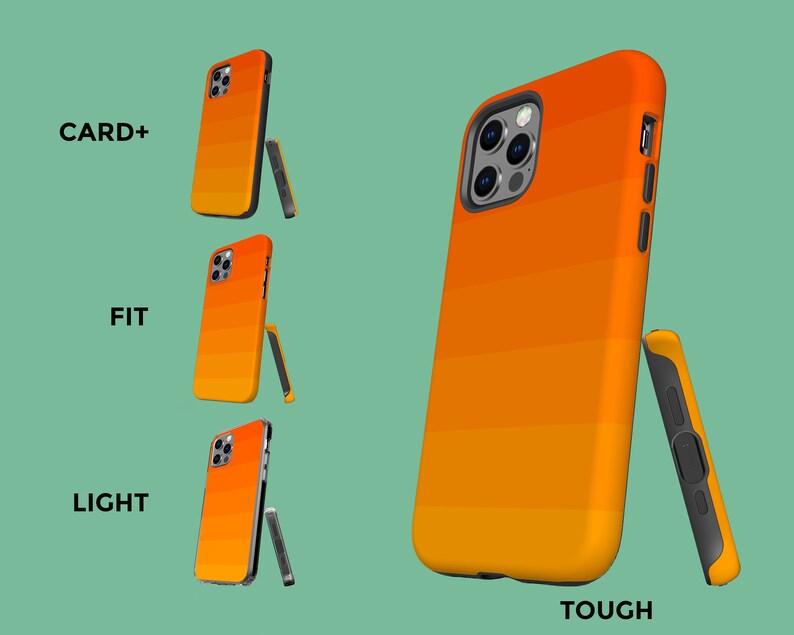 Puede incluir: Cuatro fundas de tel&eacute;fono diferentes con un dise&ntilde;o degradado naranja y amarillo. Las fundas est&aacute;n etiquetadas como "CARD+", "FIT", "LIGHT" y "TOUGH".