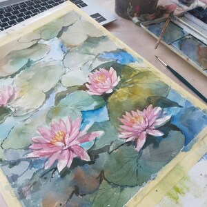 Näckrosor original akvarellmålning Blommig väggkonst Present till tjejer Sovrumsväggdekor Botanisk linjeväggkonst Blommig originalkonst Lilja bild 5