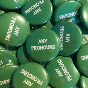 Any Pronouns Badge: Green Pronoun Pin