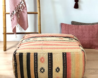 Vintage türkischer Kelim-Poufbezug – Beige – Altrosa – Braun – Graugrün – Bodenkissen – Quadratisch 60 x 60 x 30 cm – Boho-Wohndeko – Einzigartig