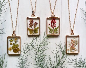 Pressed flower Necklace, Resin jewelry, Dried Flower Jewellery, Minimalist jewelry, Botanical Necklace, Valentine gift, real flower pendant