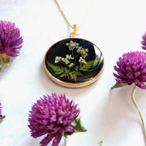 Pressed flower Necklace, Resin jewelry, Dried Flower Jewellery, Minimalist jewelry, Botanical Necklace, Valentine gift, real flower pendant
